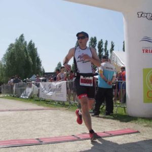 a man running under a white arch