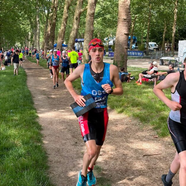 Résultats Versailles Festival Triathlon 2026 : Yanis vainqueur du Swimrun et Noah podium sur le Cross-Tri XS
