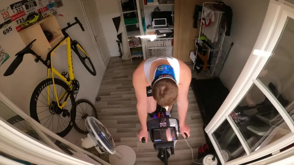Grég sur Zwift pendant le confinement